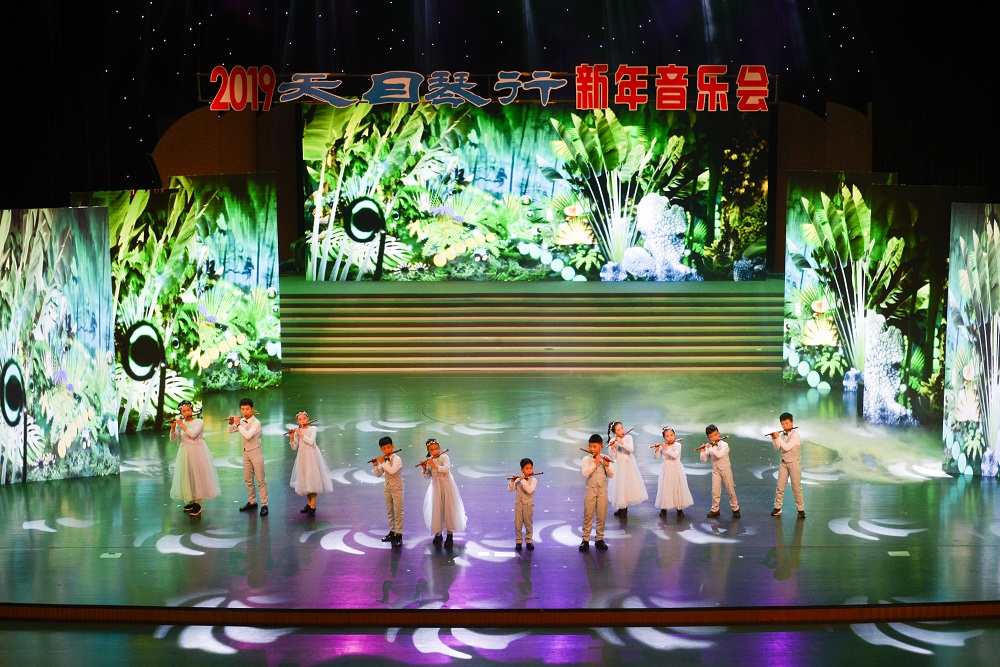 竹笛合奏 森林狂想曲 指導老師：馬駿